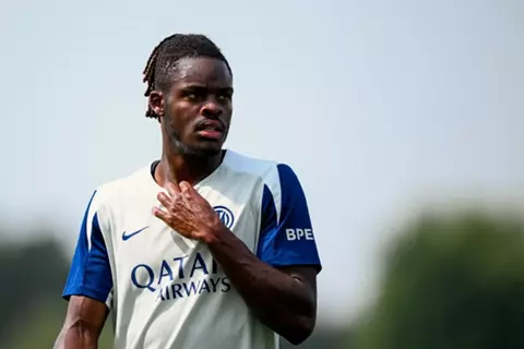 تقارير: مدافع إنتر يدرس الرحيل في يناير بسبب كأس العالم 2026